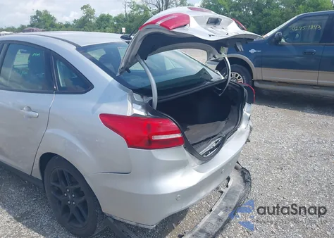 2016 Ford Focus Se z USA, uszkodzony, nr VIN 1FADP3F24GL321187